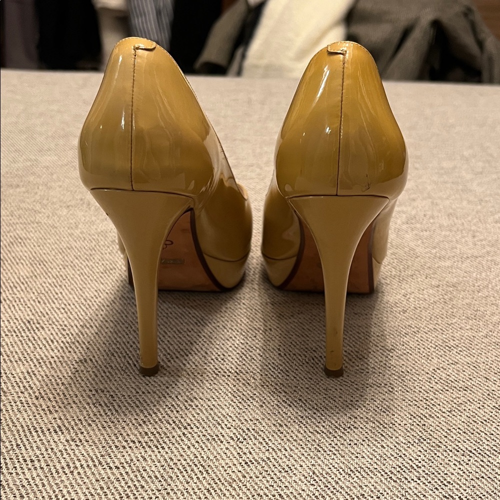 Cole Hann x Nike Air Yellow Patent Peep-Toe Platform Heels - Picture 4 of 16